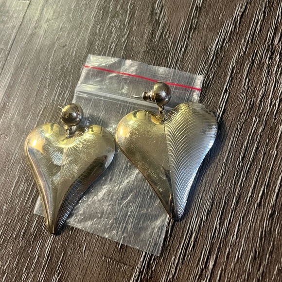 Must bundle with 3 atleast.
Gold tone Heart shaped earrings - Picture 3 of 3